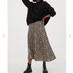 H&M cheetah skirt
